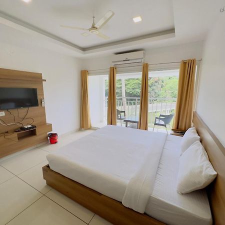 Hotel Lets Stay Kochi Esterno foto