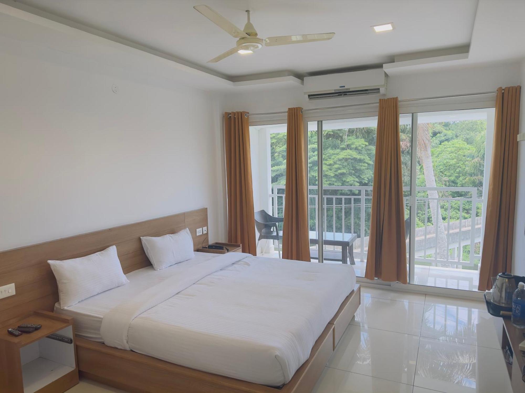 Hotel Lets Stay Kochi Esterno foto