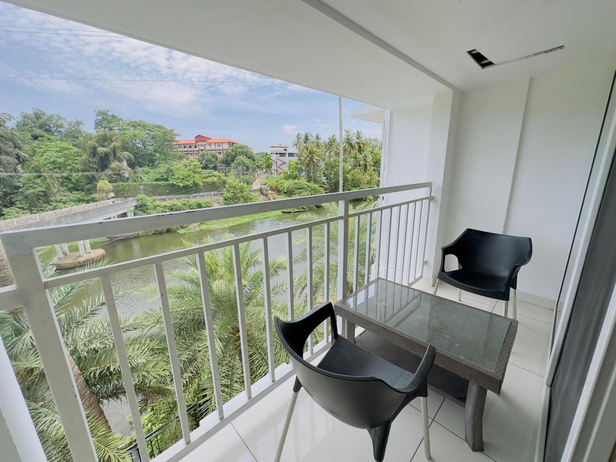 Hotel Lets Stay Kochi Esterno foto