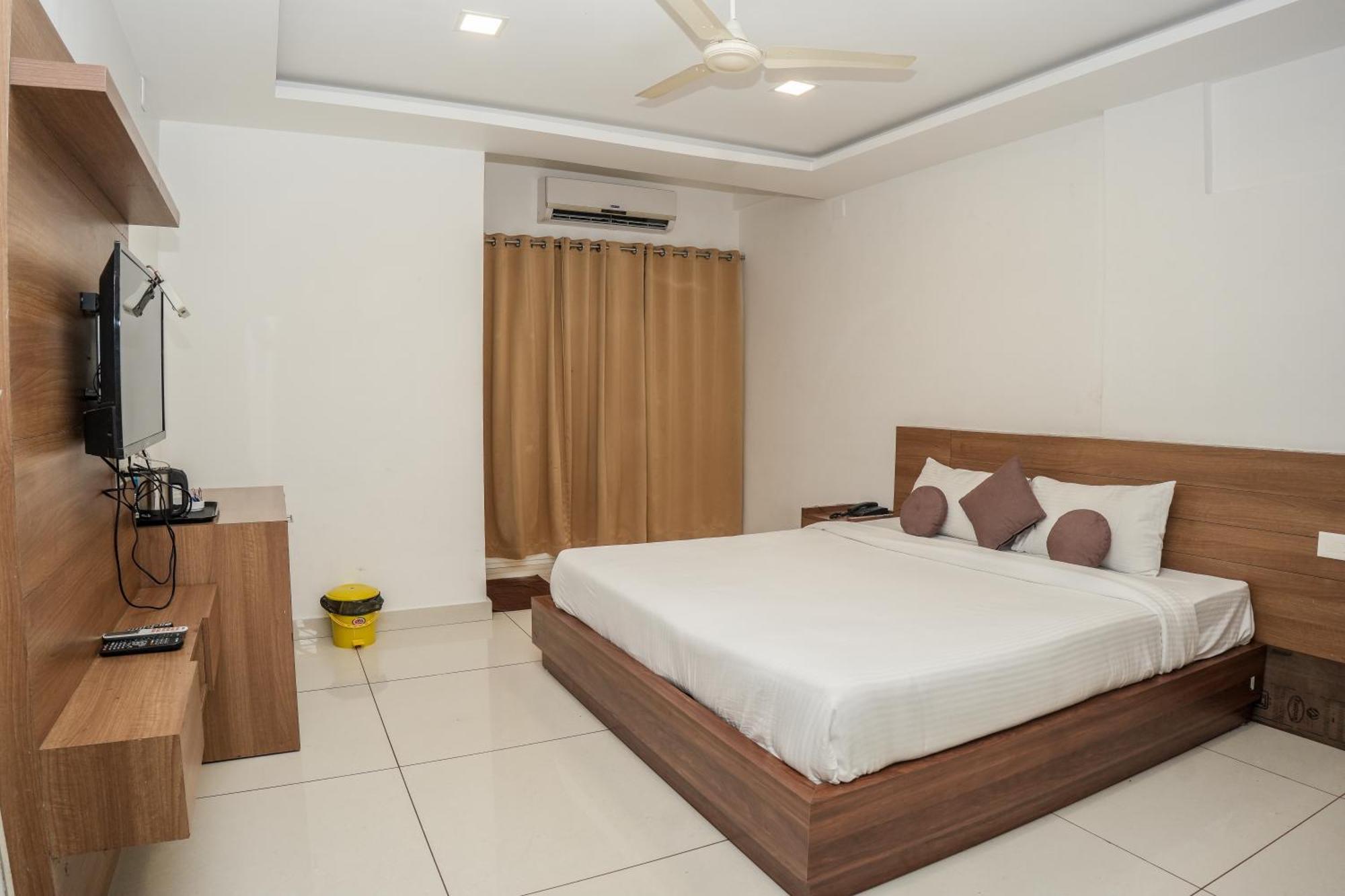 Hotel Lets Stay Kochi Esterno foto