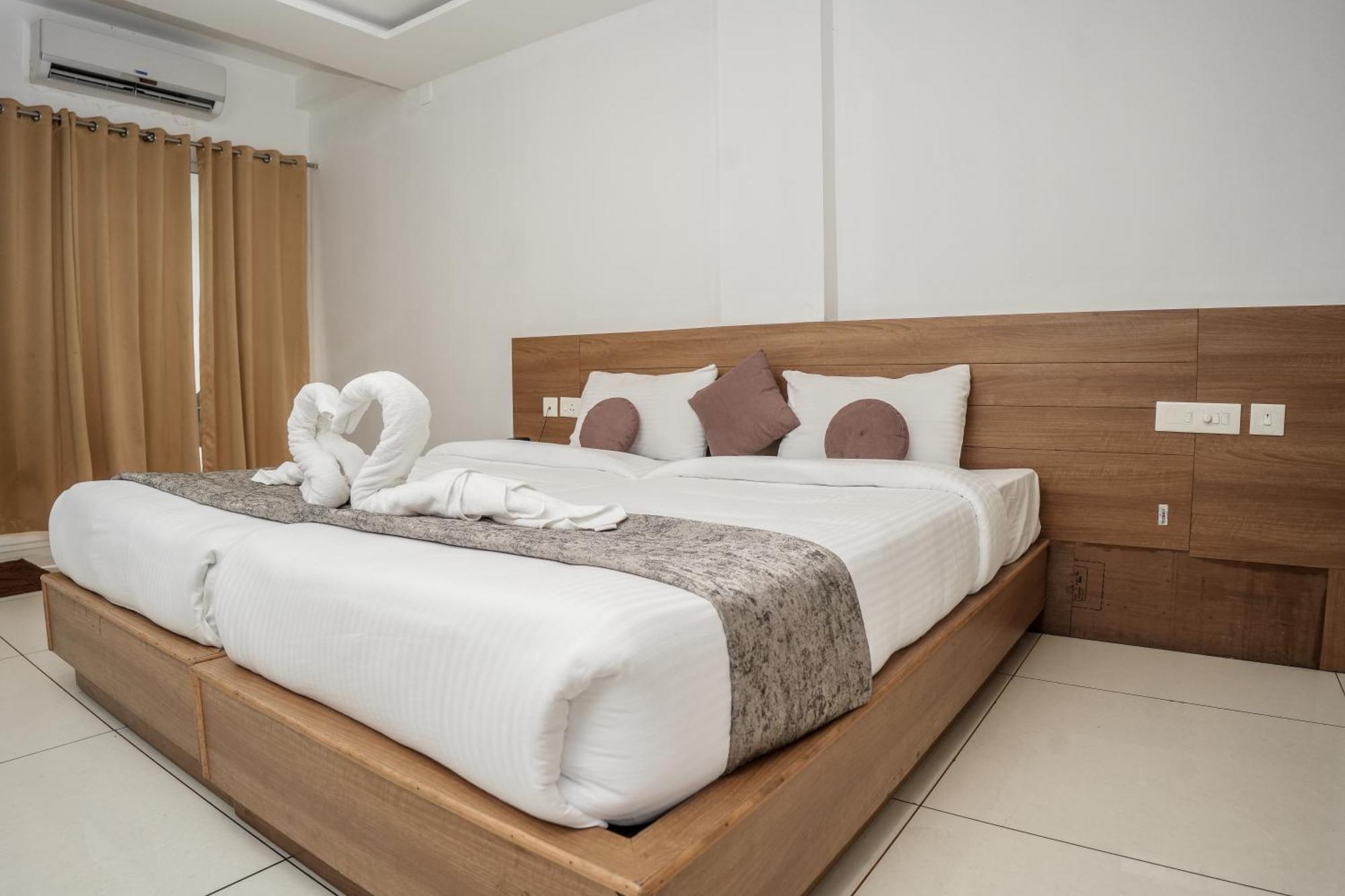 Hotel Lets Stay Kochi Esterno foto