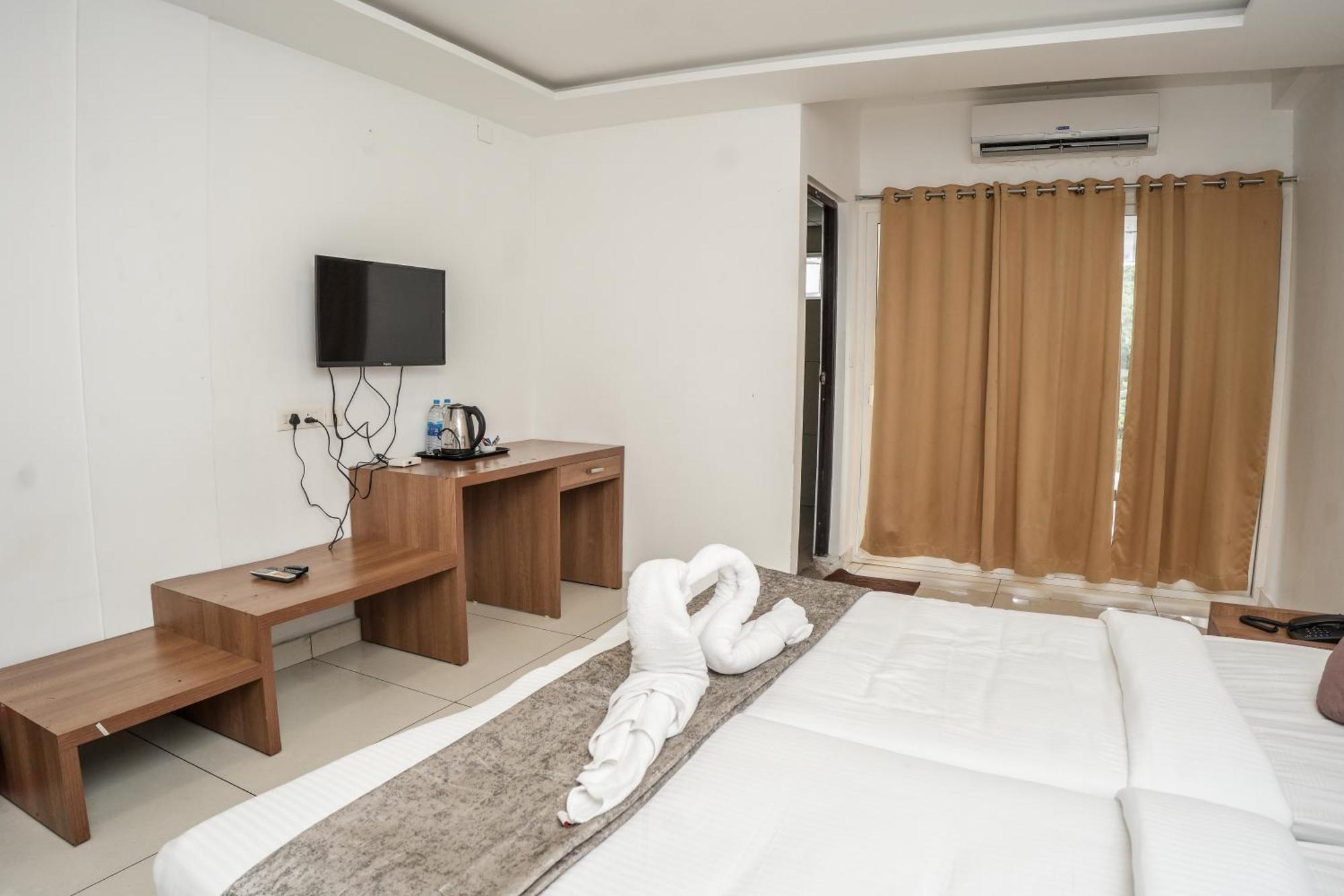 Hotel Lets Stay Kochi Esterno foto