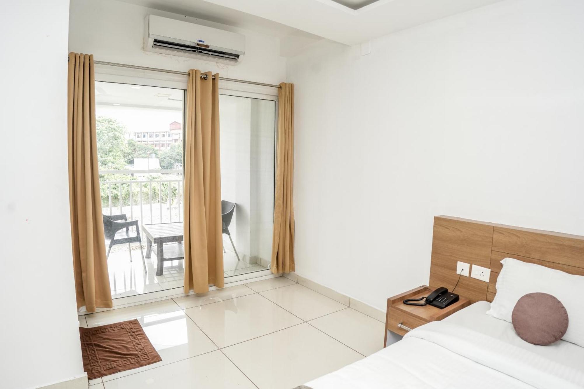 Hotel Lets Stay Kochi Esterno foto