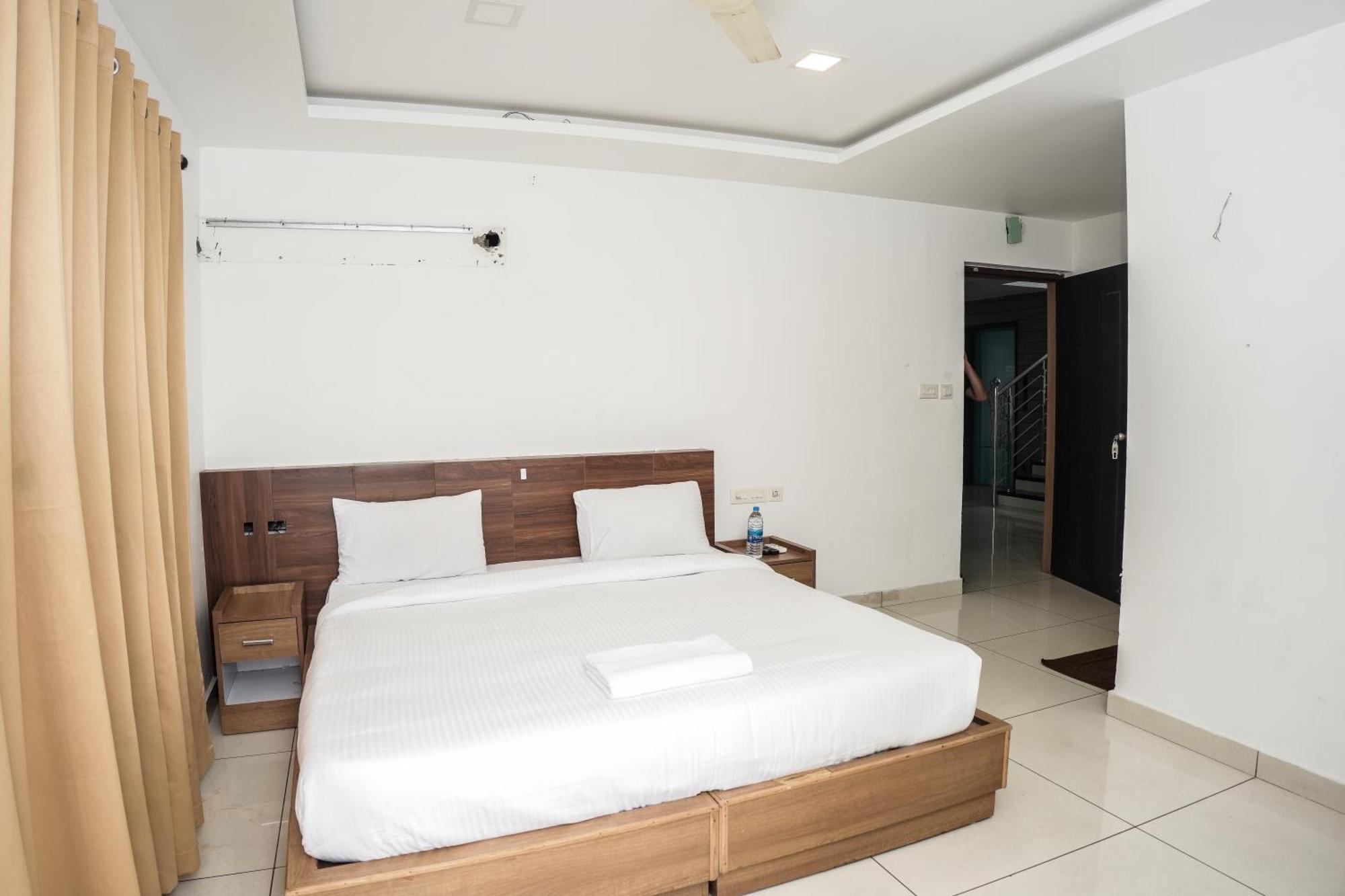 Hotel Lets Stay Kochi Esterno foto