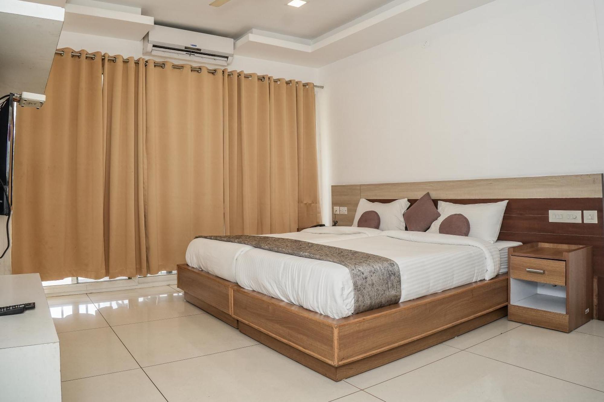 Hotel Lets Stay Kochi Esterno foto